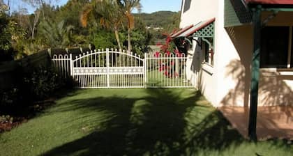 Sand Piper Cottage - Rainbow Beach. Charming and Spacious Beach House - Quiet Location