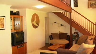 Sand Piper Cottage - Rainbow Beach. Charming and Spacious Beach House - Quiet Location