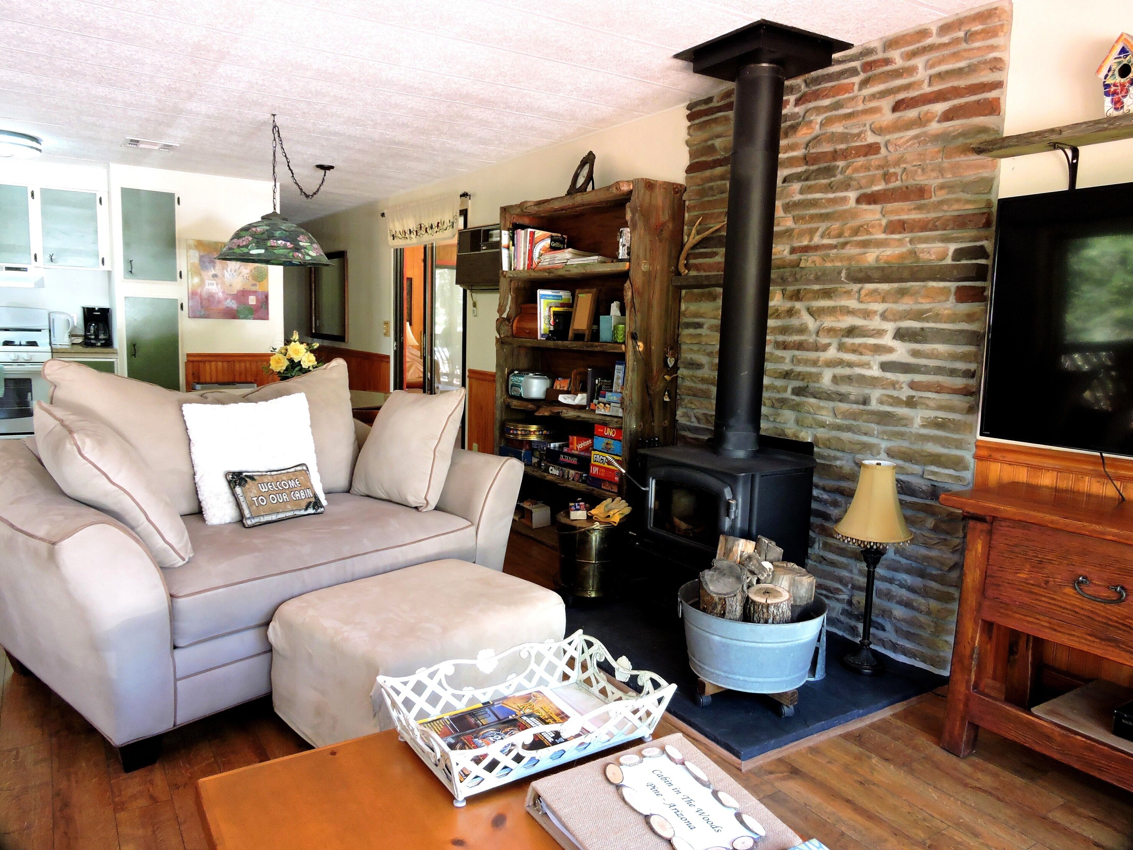 Renovated 3 Bed  2 Bath Secluded Cabin , Backing To The Natural Forest!