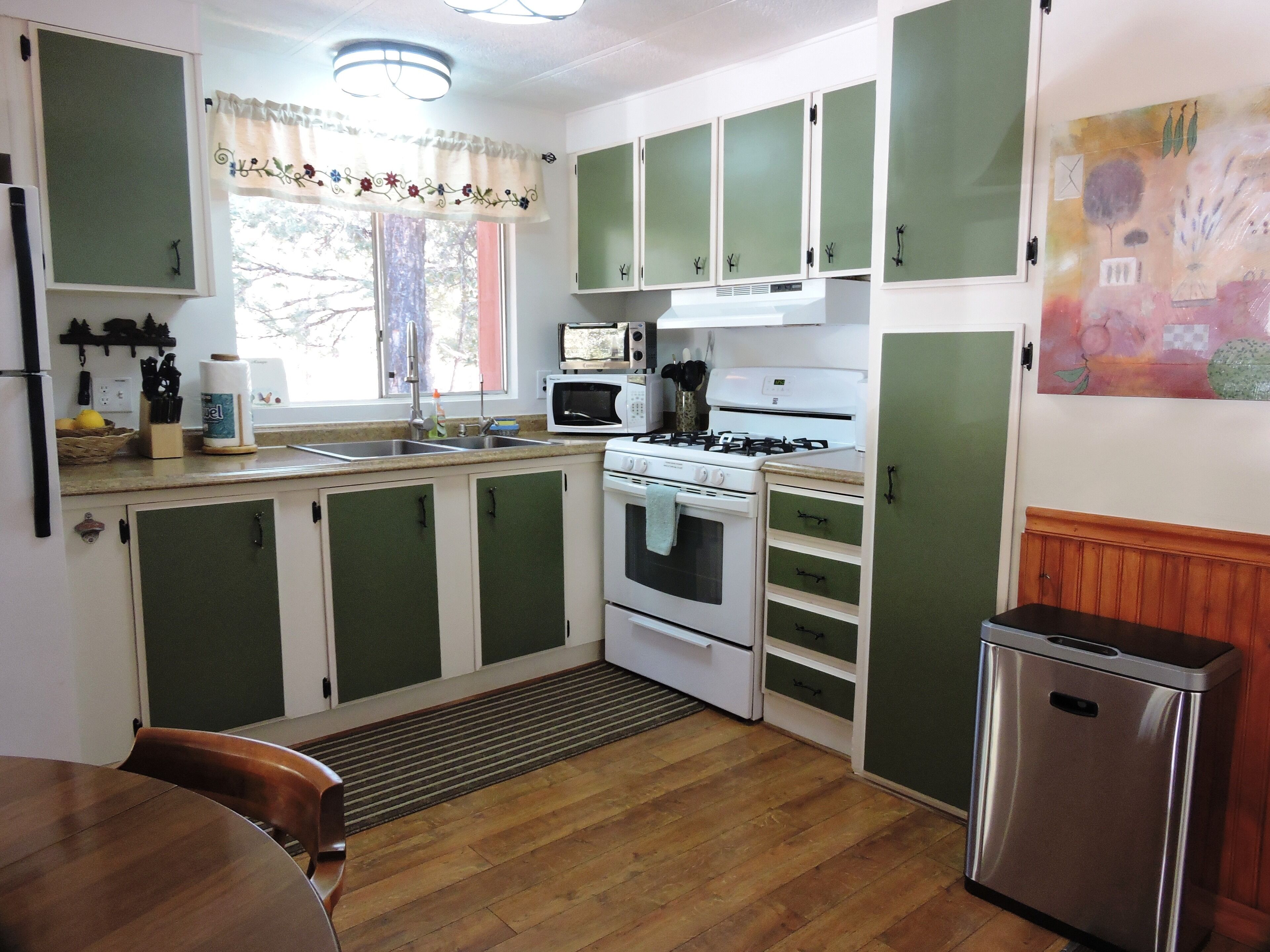 Renovated 3 Bed  2 Bath Secluded Cabin , Backing To The Natural Forest!