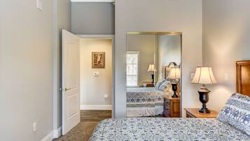 2 makuuhuonetta, silitysrauta/-lauta, Wi-Fi, vuodevaatteet