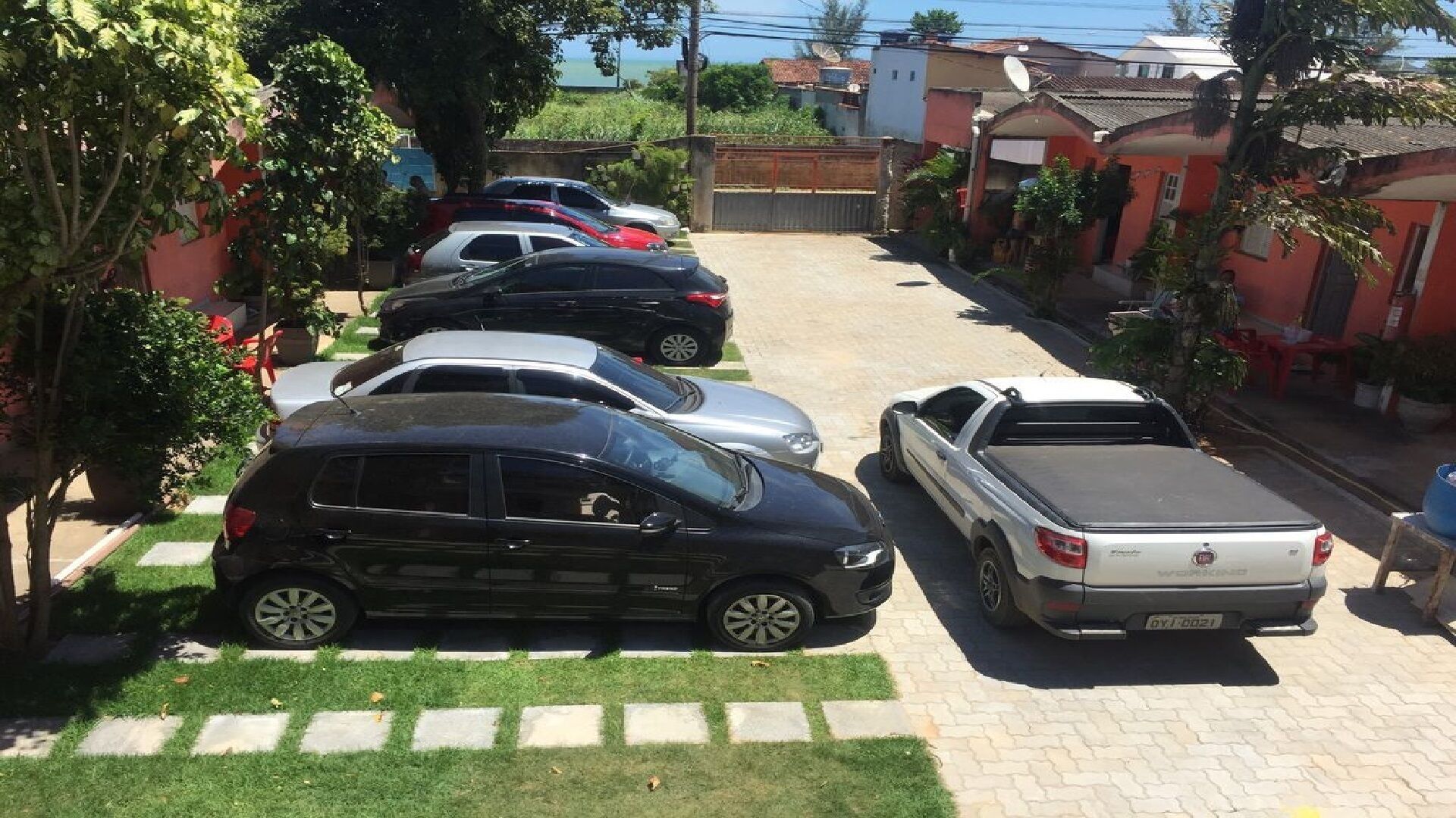 Condominium of ten chalets and swimming pool for guests. Excellent cost benefit.