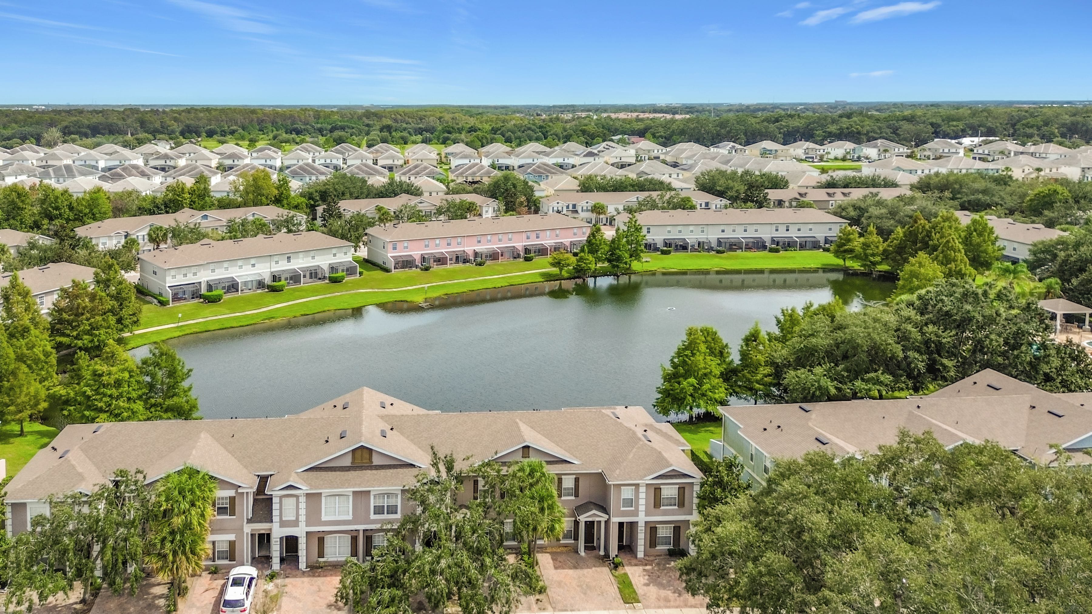 4 bedroom townhome with lake view