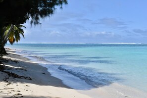 Beach nearby, sun-loungers, beach towels