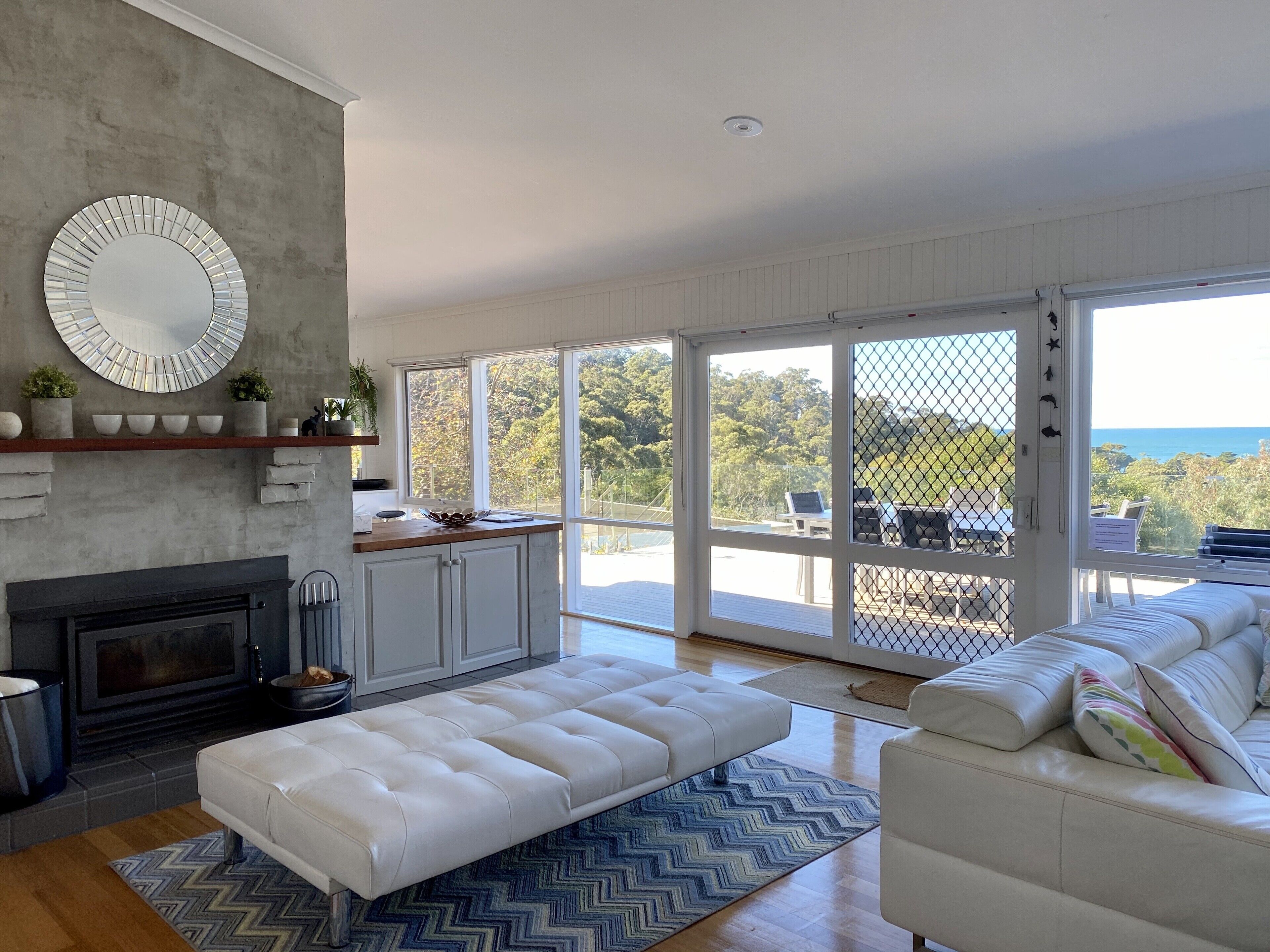 SPECTACULAR OCEAN VIEWS and WALKING DISTANCE to the BEACH (12 minutes)