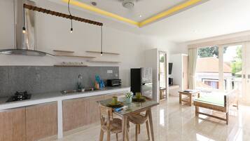 雪櫃、微波爐、焗爐、爐具