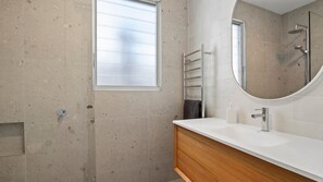 Bathtub - Sirocco - Recently renovated, Roof Top Deck And Pet Friendly in Aireys Inlet (Aireys Inlet)