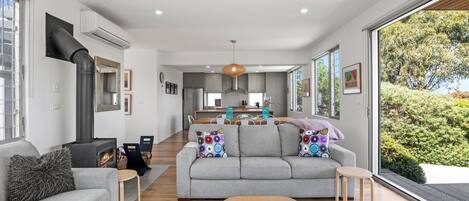 Flat-screen TV, fireplace, DVD player