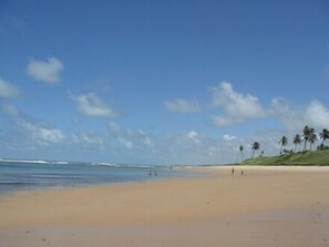 Beach nearby, sun-loungers, beach towels