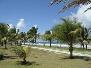 In Strandnähe, Liegestühle, Strandtücher