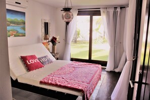 5 bedrooms, desk, iron/ironing board, travel crib