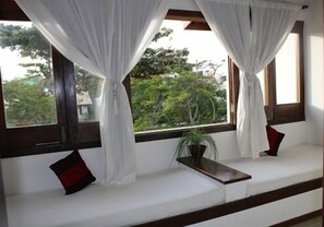 5 bedrooms, desk, iron/ironing board, travel cot