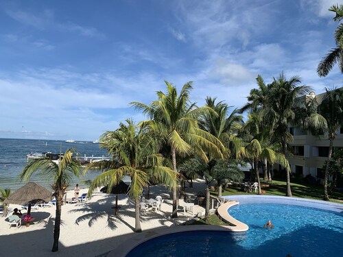 CANCUN Beachfront Condominium Apartment on the Hotel Zone excellent location