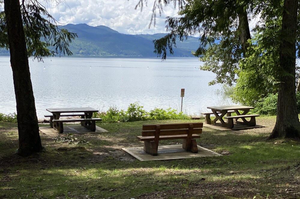 Walk to one of the BEST Shuswap beaches!