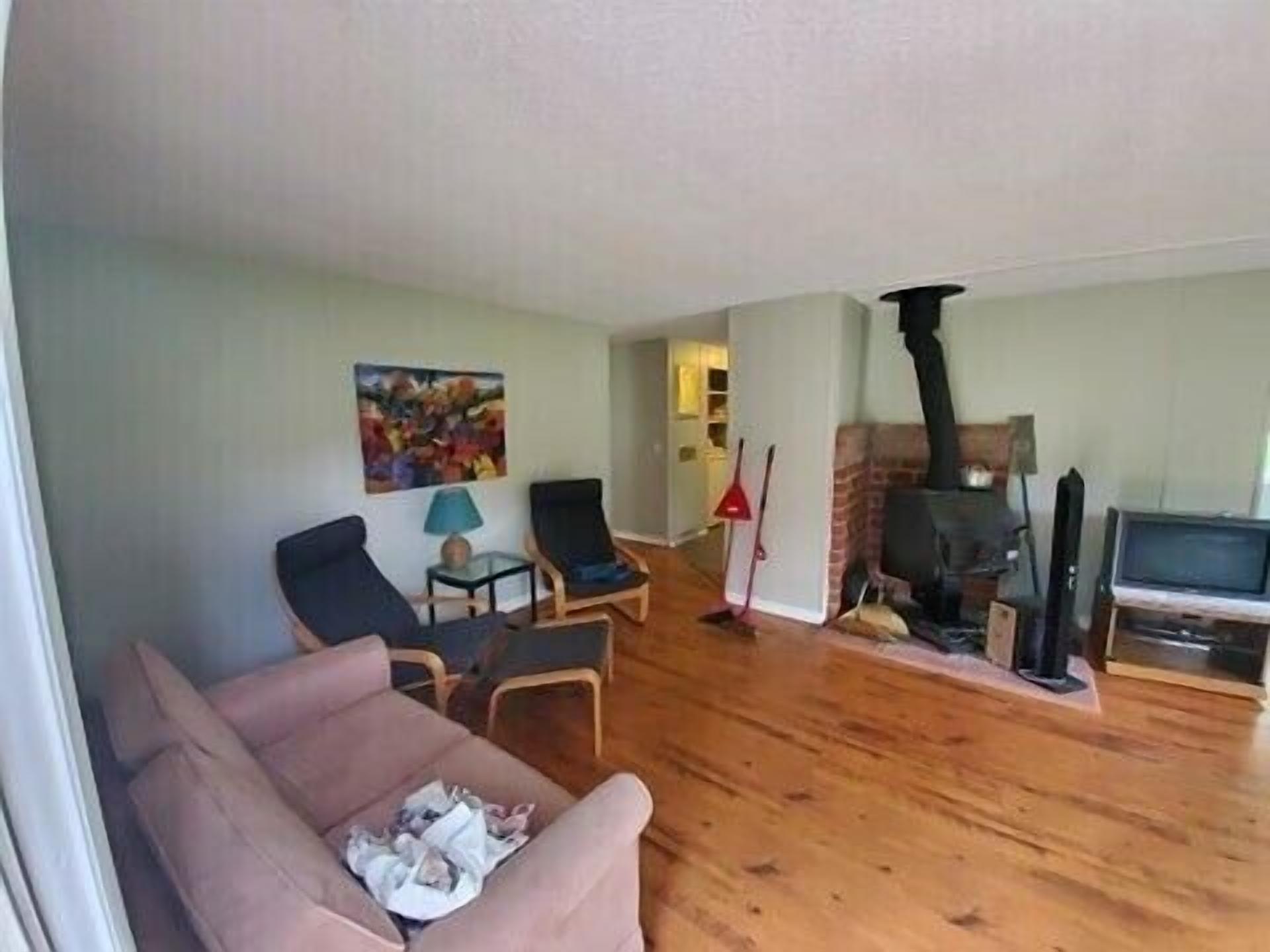 Walk to one of the BEST Shuswap beaches!