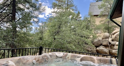 Cozy Cabin: Deck, Hot Tub, Views & Starry Nights