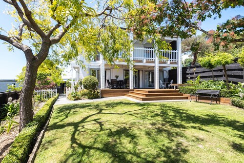  Retro living - with an edge