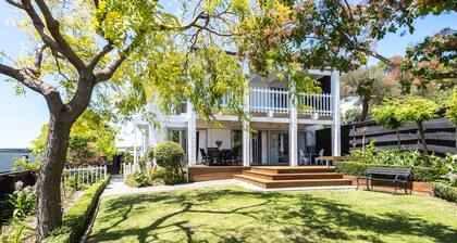Vistas al mar, jardín privado, tranquilo, refugio de actividades.