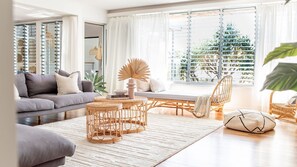 Smart TV, video games, Netflix, DVD player