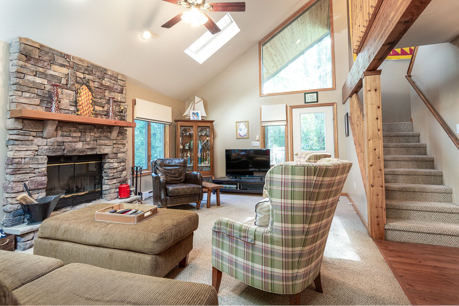 Serene mountain escape in beautiful Lake Naomi