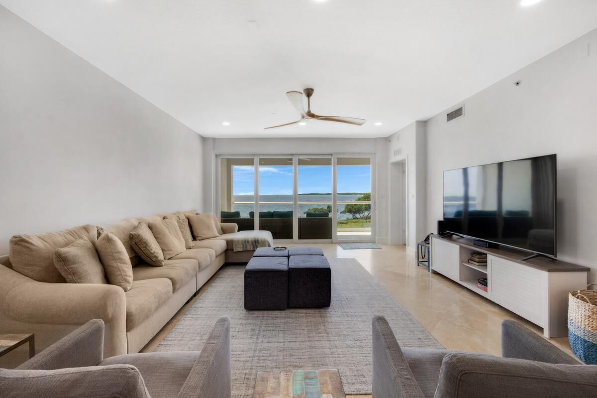 Oceanfront 3BR/2.5BA Mariner's Club Villa 324 with Oasis Pool, Marina, Game Room & More