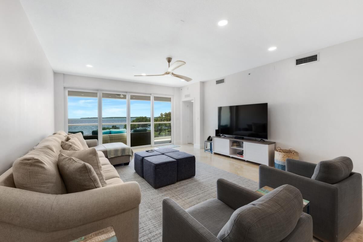 Oceanfront 3BR/2.5BA Mariner's Club Villa 324 with Oasis Pool, Marina, Game Room & More