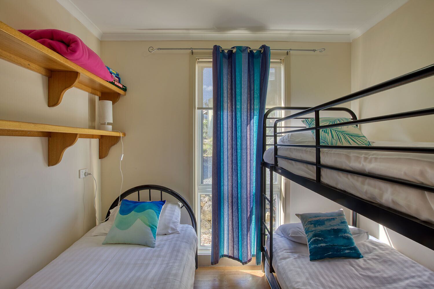 Cockatoo Cabin Bay of Fires — image 12