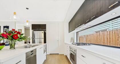 Macpherson Luxe 4BR House by A & T