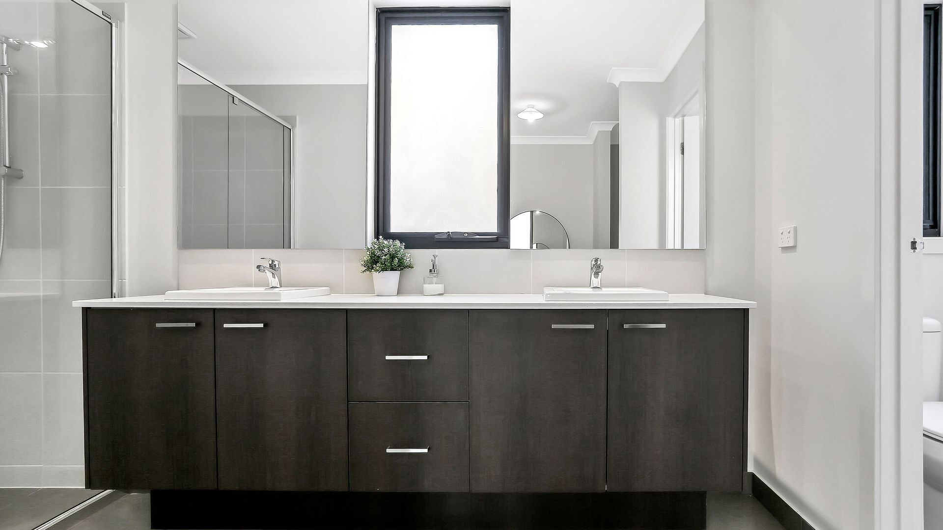 Macpherson Luxe 4BR House by A & T — image 17