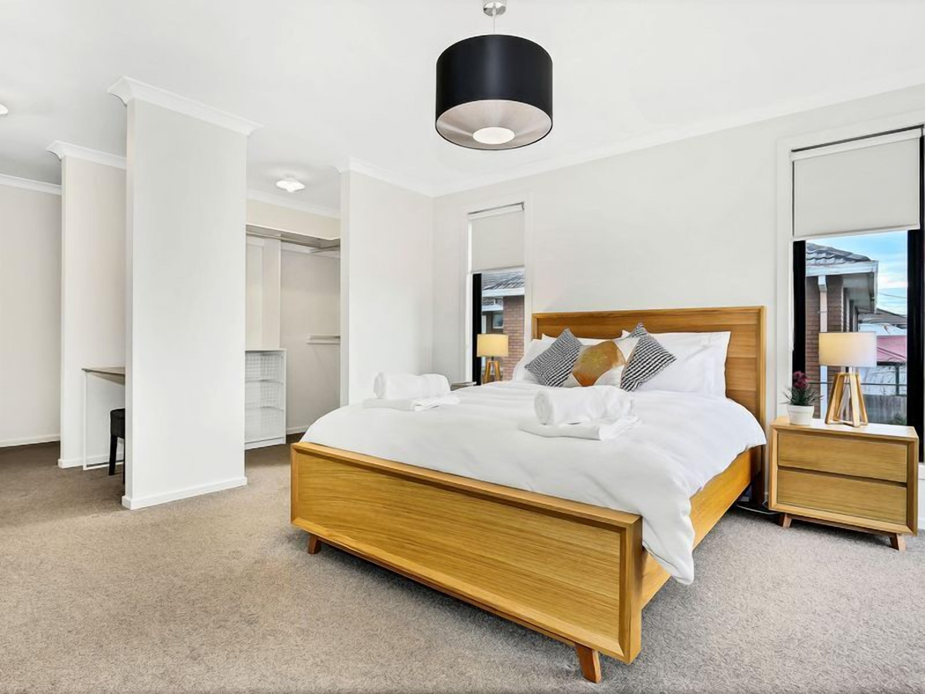 5 bedrooms, desk, iron/ironing board, free WiFi