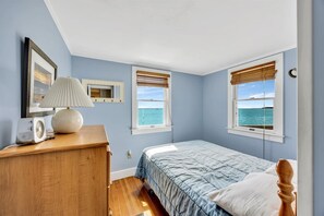 2 bedrooms, iron/ironing board, Internet