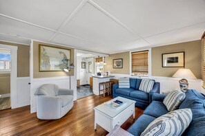 TV, DVD player - Waterfront Cottage With Private Beach! (2052) (Wellfleet)