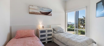8 Davies Street, Encounter Bay