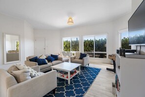 TV, fireplace - 8 Davies St, Encounter Bay - Wi-Fi - Sea Views (Encounter Bay)
