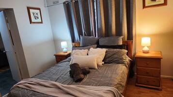 4 bedrooms, travel cot, free WiFi, bed sheets