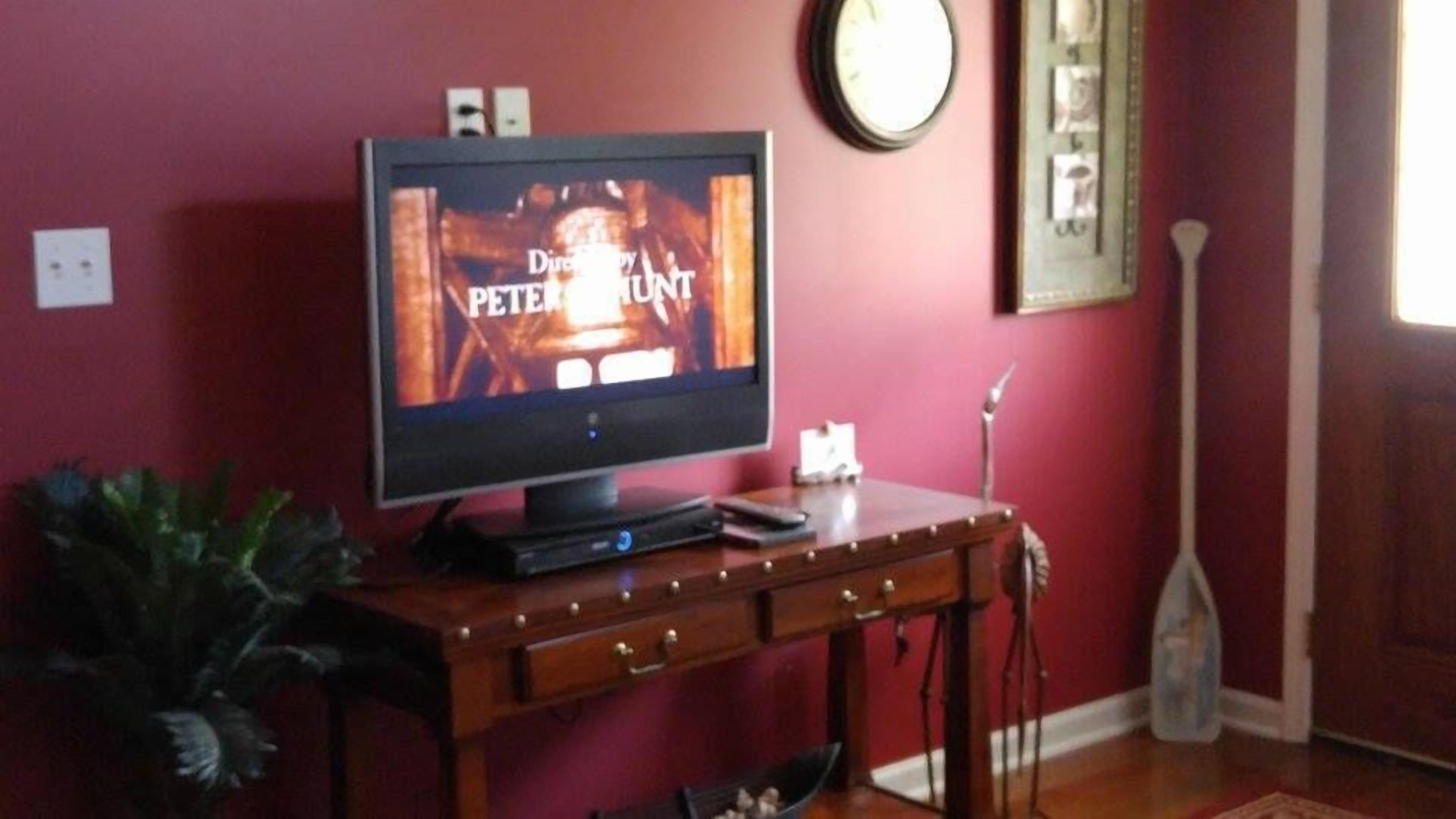 Immaculate 3 Bedroom Home On Barren River Lake With Access To The Lake & WiFi!