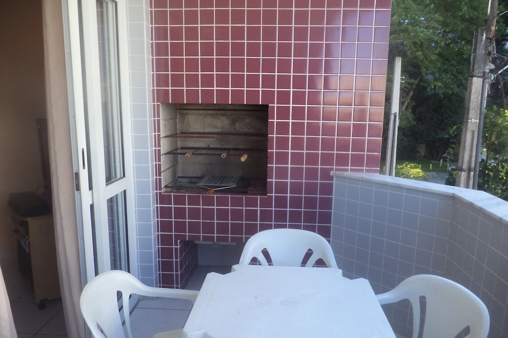New two bedroom apartment with barbecue and internet / Grande-Ubatuba Beach