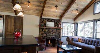 Mökki mäntyissä, taiteellisesti kunnostettu - upeat näkymät - viehättävä Green Mtn Falls