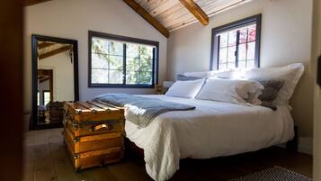 2 bedrooms, iron/ironing board, travel crib, free WiFi