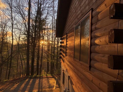 Secluded Mountain Cabin In Apple-Picking Country