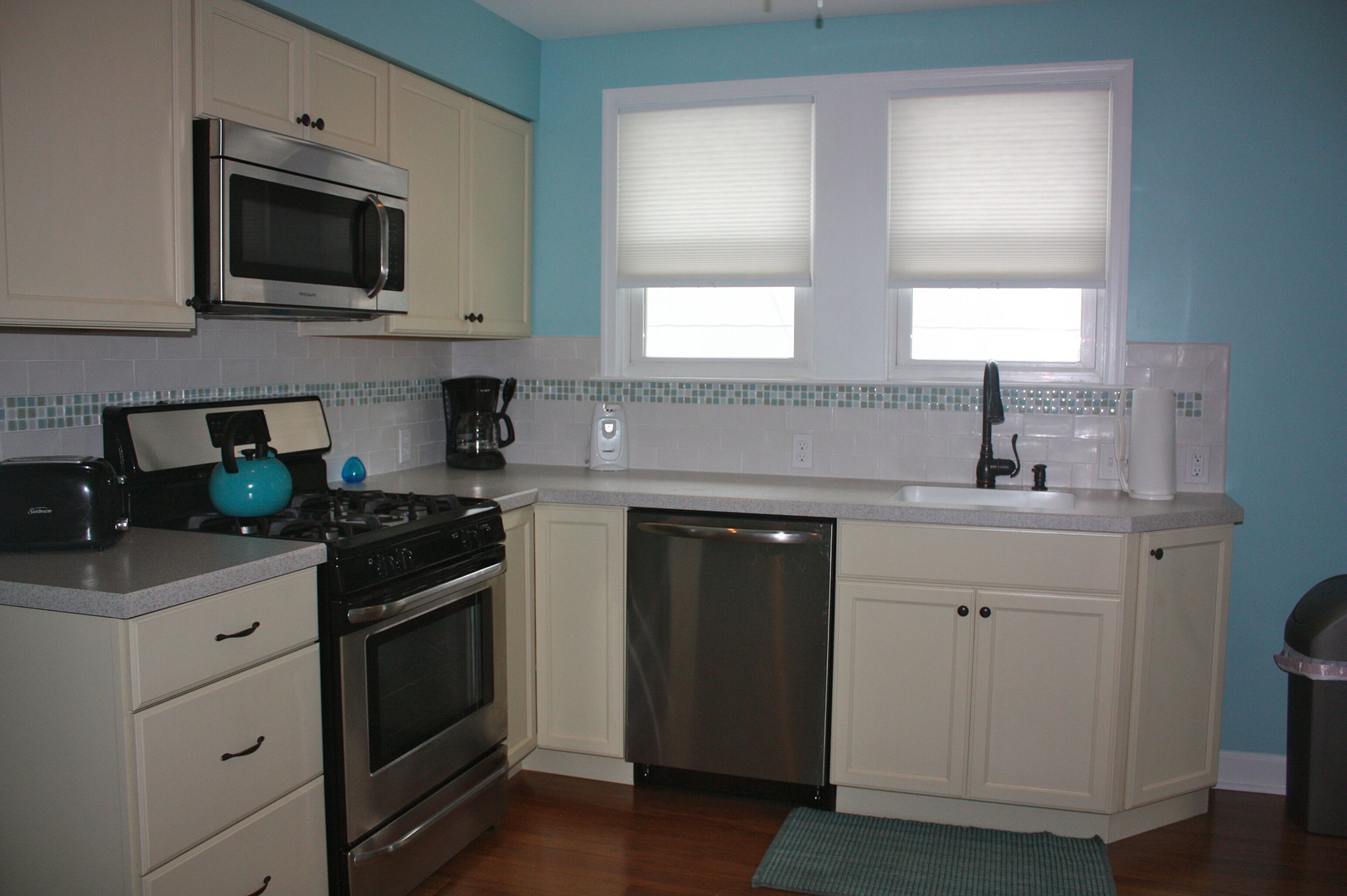 Newly Renovated Bungalow Close to the Bay and the Boardwalk (NOT FOR SENIOR WK)