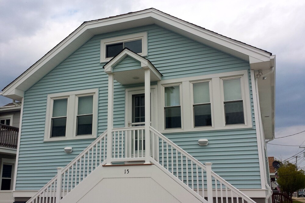 Newly Renovated Bungalow Close to the Bay and the Boardwalk (NOT FOR SENIOR WK)
