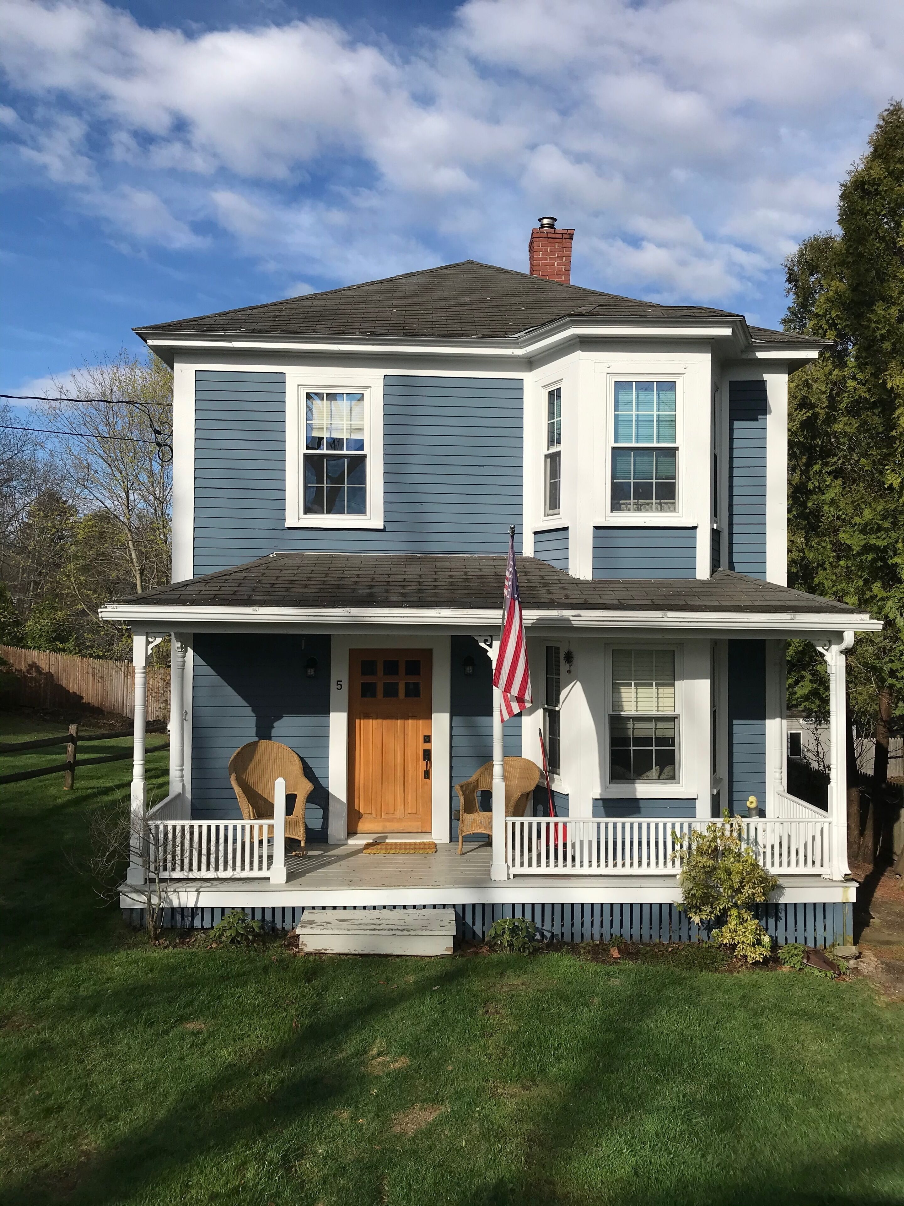 Family owned home, Walking Distance to Dock Square