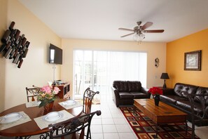 Smart TV, video games, DVD player, foosball - 5 Stars Resort,  2 Miles To Disney, 3 BD, 3 BA, Private Pool, Free Wifi (Kissimmee)