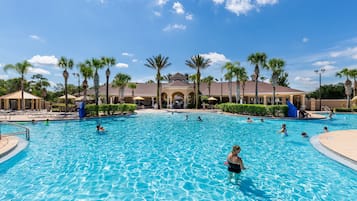 Een verwarmd zwembad