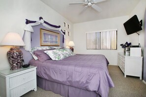 2 quartos, escrivaninha, ferros/tábuas de passar roupa