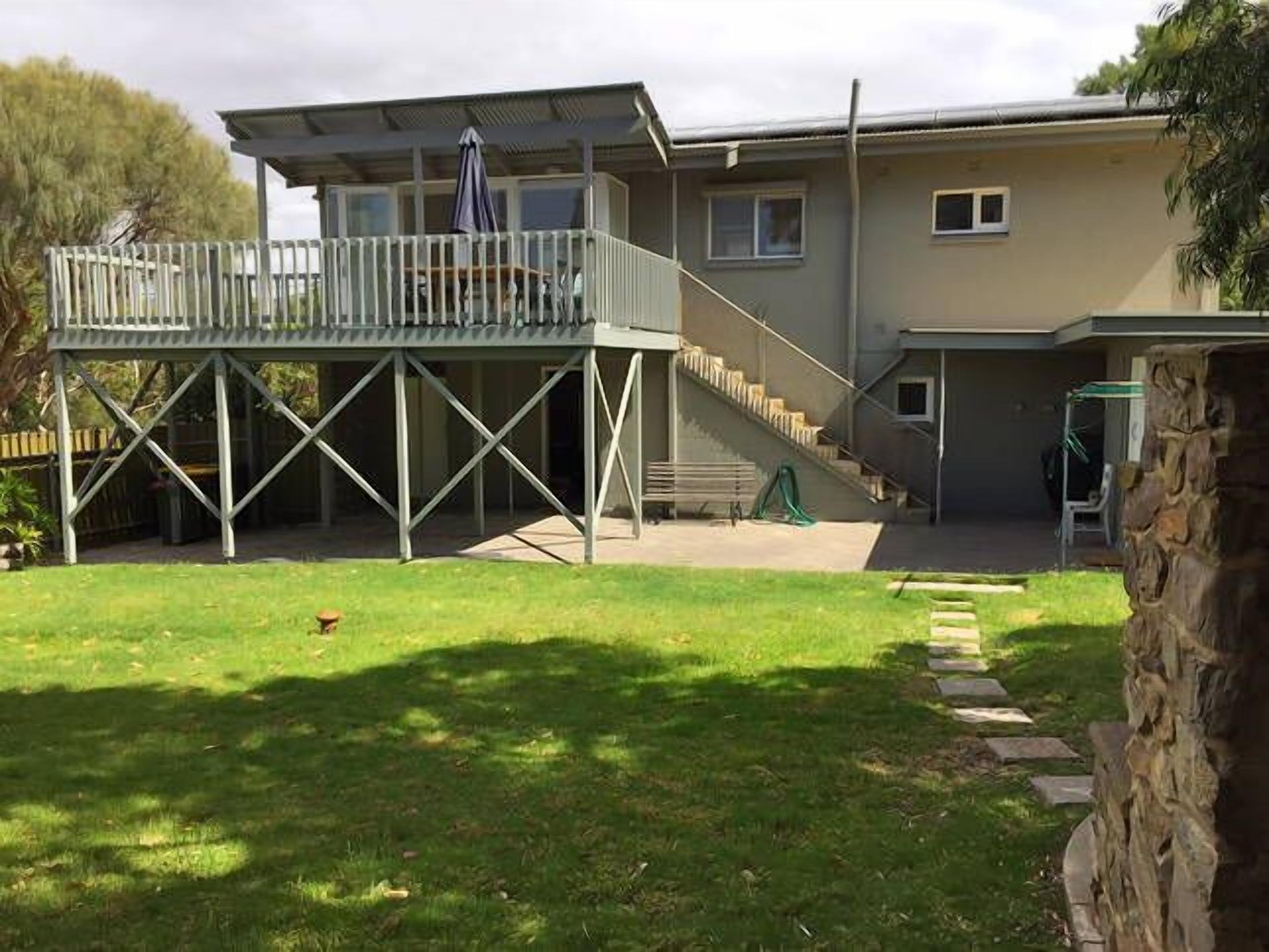 ~~~~~ BLUE WATERS ~~~~~ Sleeps 8 persons.   — image 16