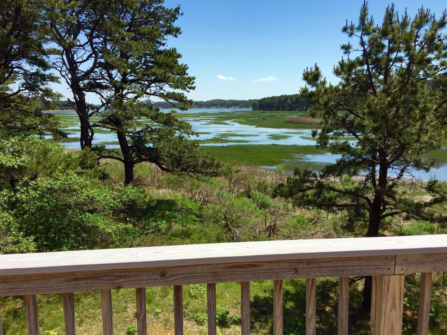 Modern 4BD--Stunning Marsh Views, A/C, Deck, Screen Porch, Close to Bay Beach