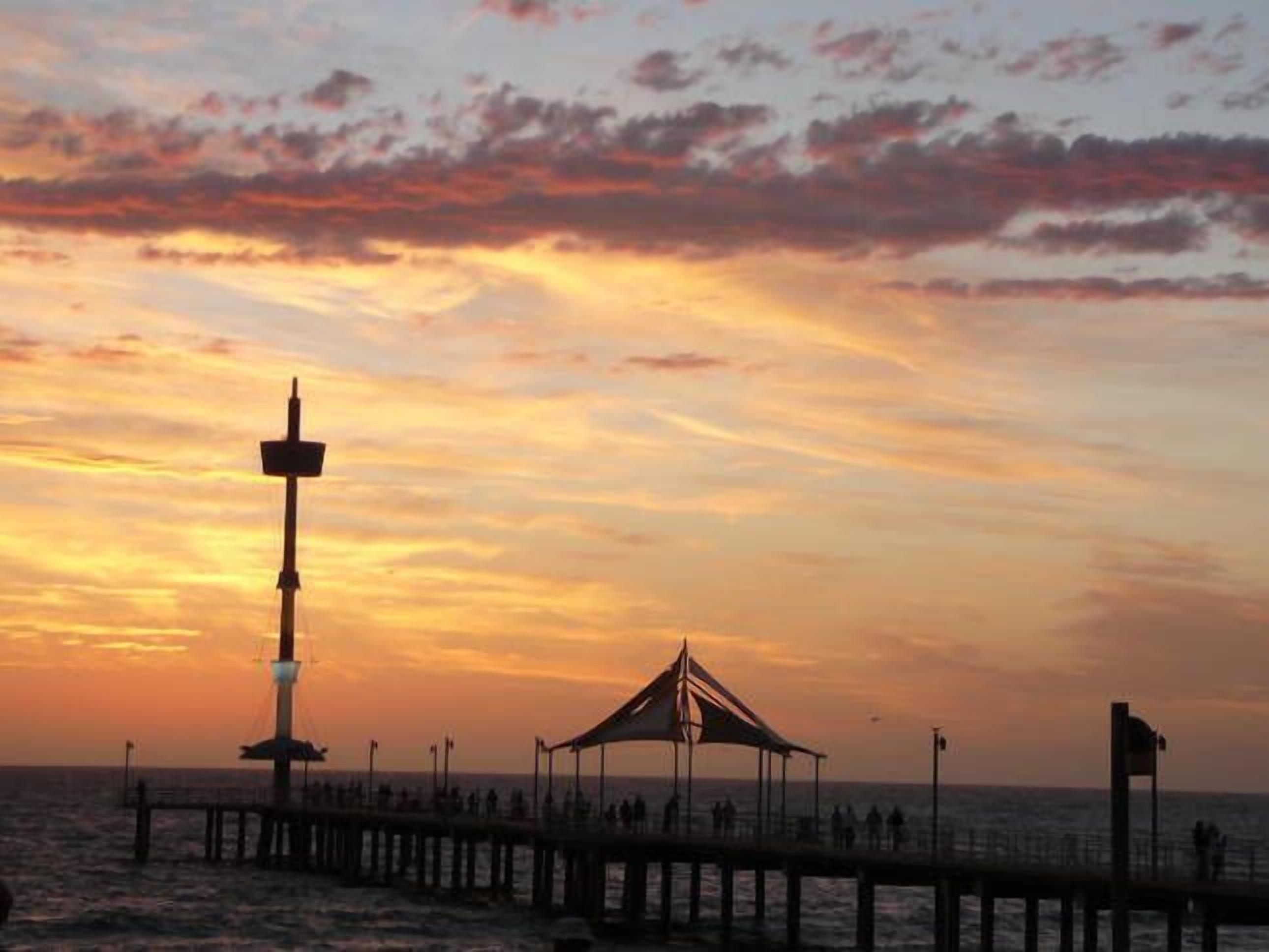 Sea Change @ Brighton\n2 min walk to beautiful Brighton Beach or Jetty Rd cafes — image 3