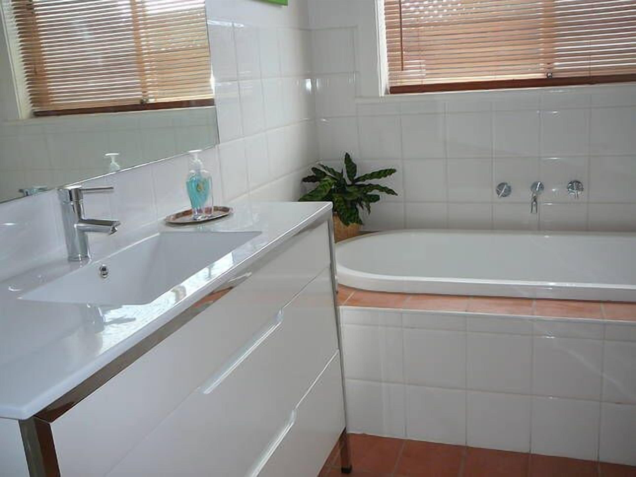 Sea Change @ Brighton\n2 min walk to beautiful Brighton Beach or Jetty Rd cafes — image 10